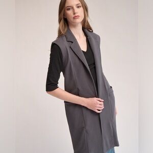 NWT PRELOVED CANADA CENTIE SLEEVELESS BLAZER XL